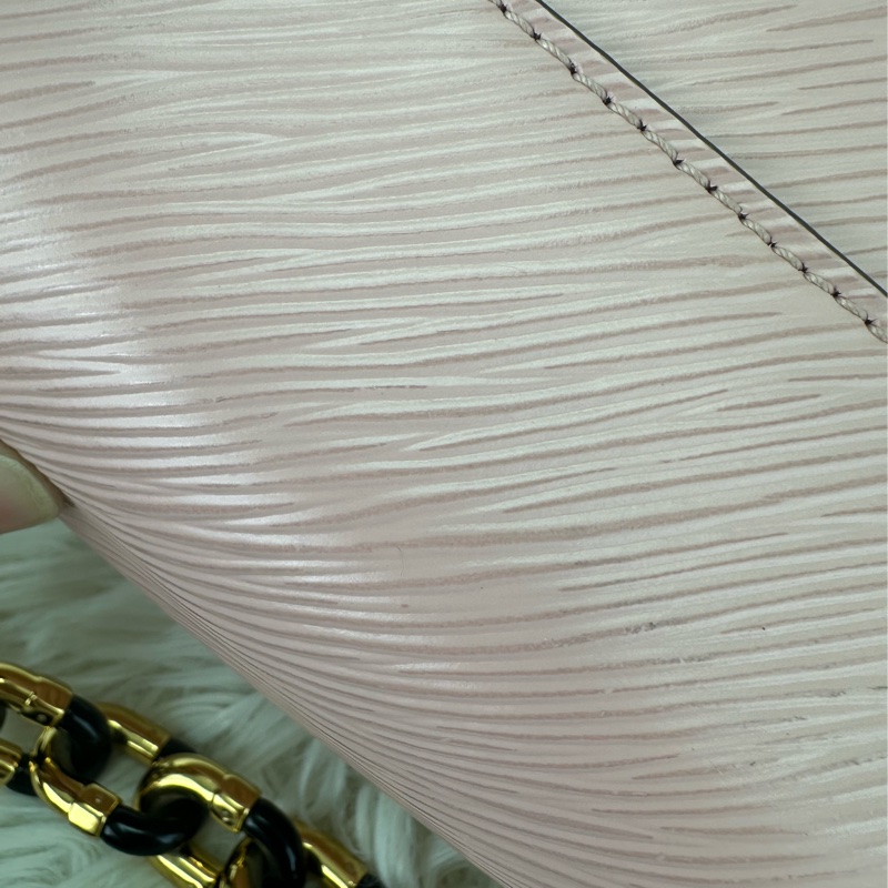 LV Twist 粉紅水波紋旋轉扣 PM Size 晶片款-7