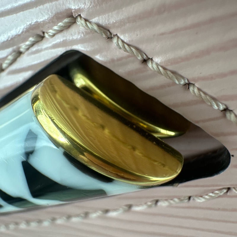 LV Twist 粉紅水波紋旋轉扣 PM Size 晶片款-10