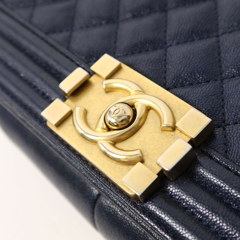 CHANEL 牛皮皮革Boy 25金扣鏈帶肩背袋-8