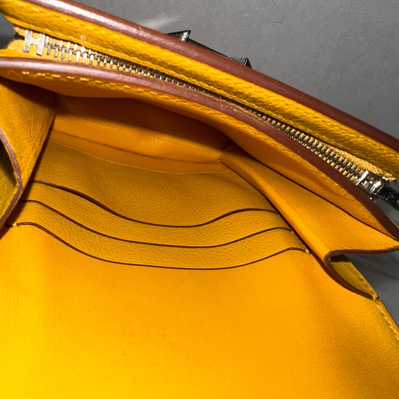 Hermes 芥末黃牛皮銀釦卡包 2002-48