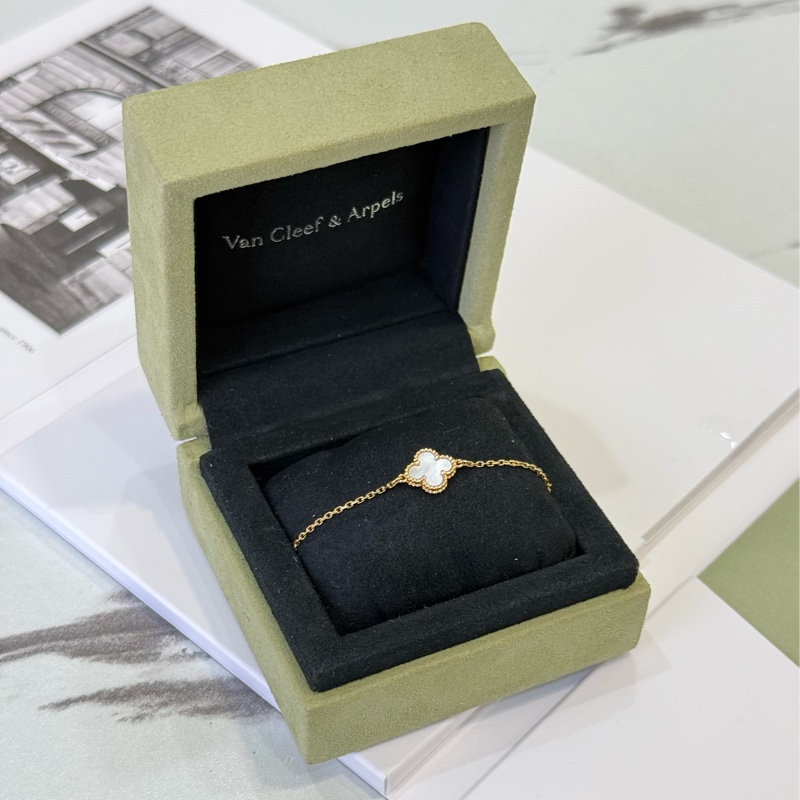 Van Cleef & Arpels mini 白珍珠貝母手鍊-0