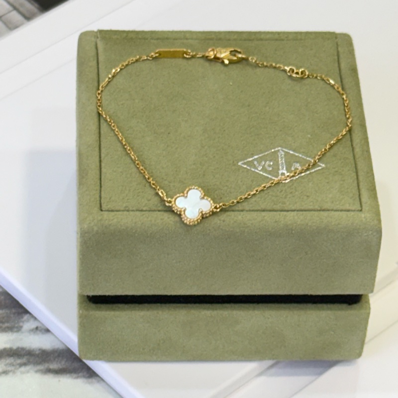 Van Cleef & Arpels mini 白珍珠貝母手鍊-2