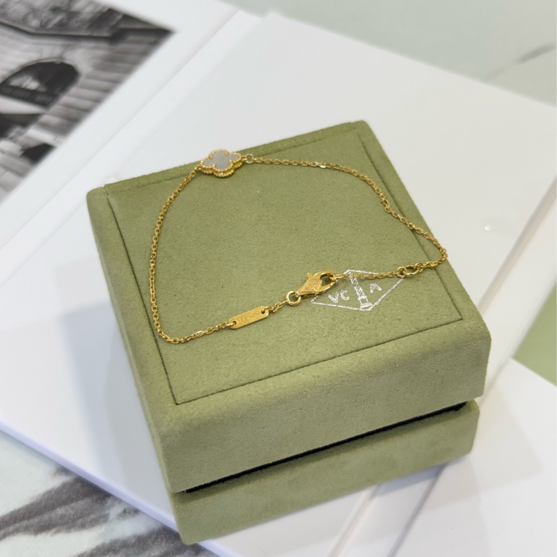 Van Cleef & Arpels mini 白珍珠貝母手鍊-3