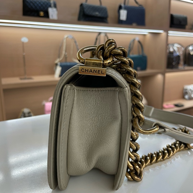 Chanel 香奈儿 蛇纹Leboy小號20开 限量款 精致立体花朵 非常洋气 正常使用痕迹-2