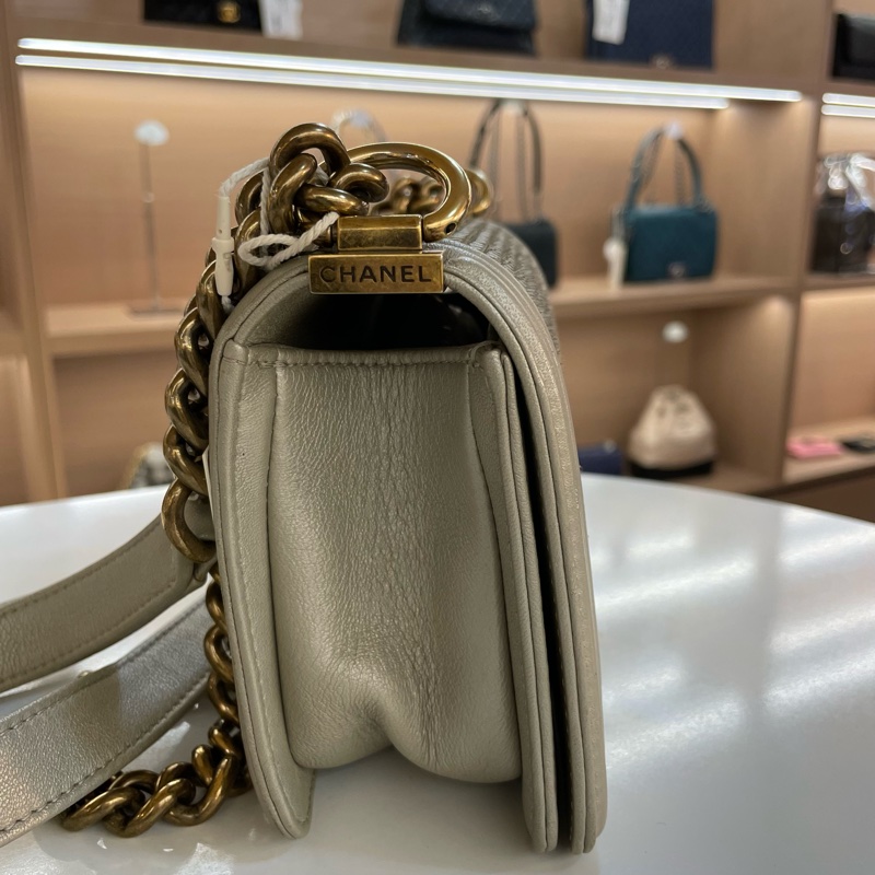 Chanel 香奈儿 蛇纹Leboy小號20开 限量款 精致立体花朵 非常洋气 正常使用痕迹-3