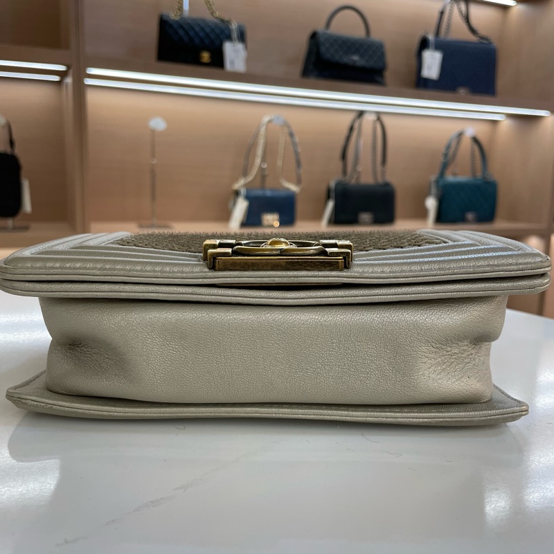 Chanel 香奈儿 蛇纹Leboy小號20开 限量款 精致立体花朵 非常洋气 正常使用痕迹-4