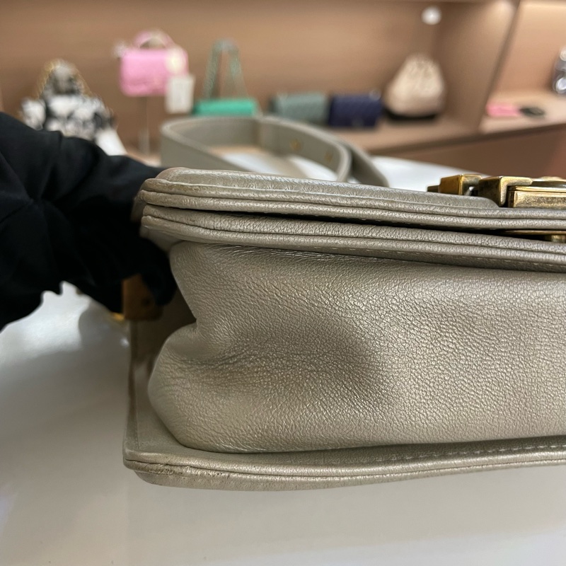 Chanel 香奈儿 蛇纹Leboy小號20开 限量款 精致立体花朵 非常洋气 正常使用痕迹-5