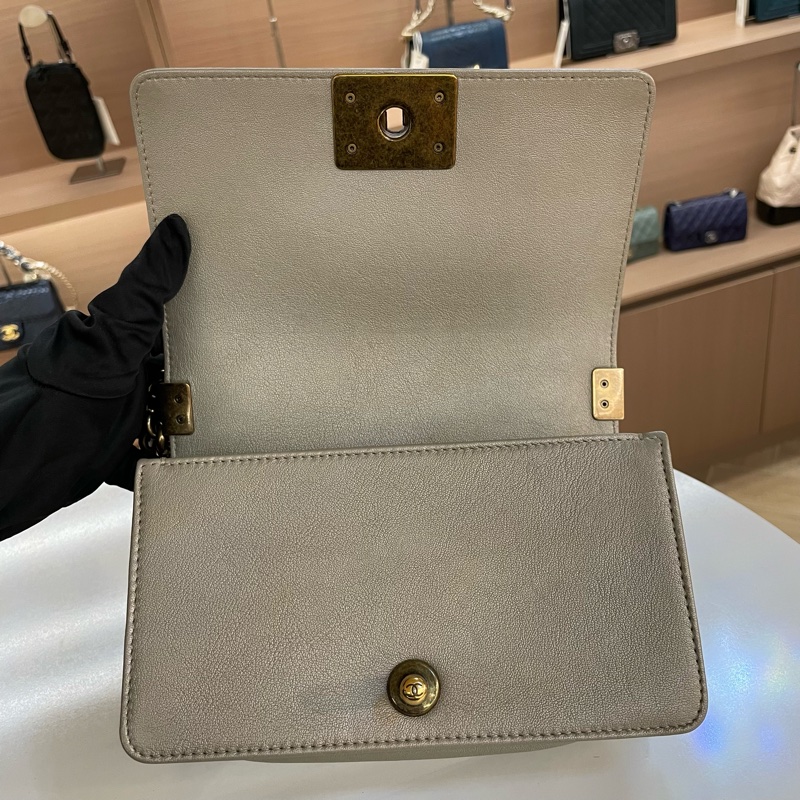 Chanel 香奈儿 蛇纹Leboy小號20开 限量款 精致立体花朵 非常洋气 正常使用痕迹-7