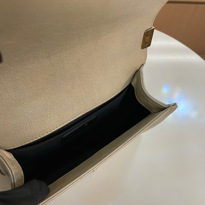 Chanel 香奈儿 蛇纹Leboy小號20开 限量款 精致立体花朵 非常洋气 正常使用痕迹-10