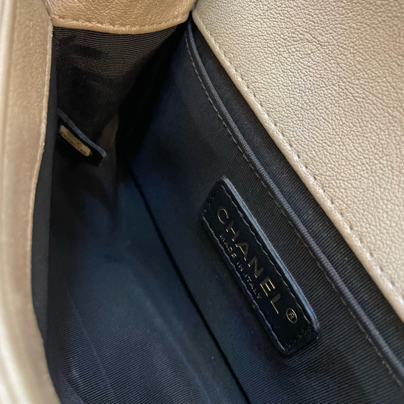 Chanel 香奈儿 蛇纹Leboy小號20开 限量款 精致立体花朵 非常洋气 正常使用痕迹-12