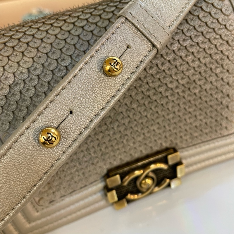 Chanel 香奈儿 蛇纹Leboy小號20开 限量款 精致立体花朵 非常洋气 正常使用痕迹-13