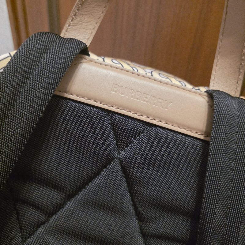 BURBERRY中款 奶茶色滿版logo肩背包 後背包-14