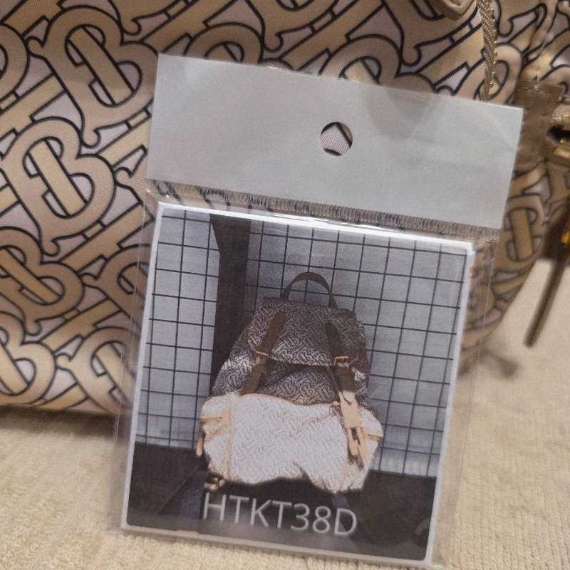 BURBERRY中款 奶茶色滿版logo肩背包 後背包-27