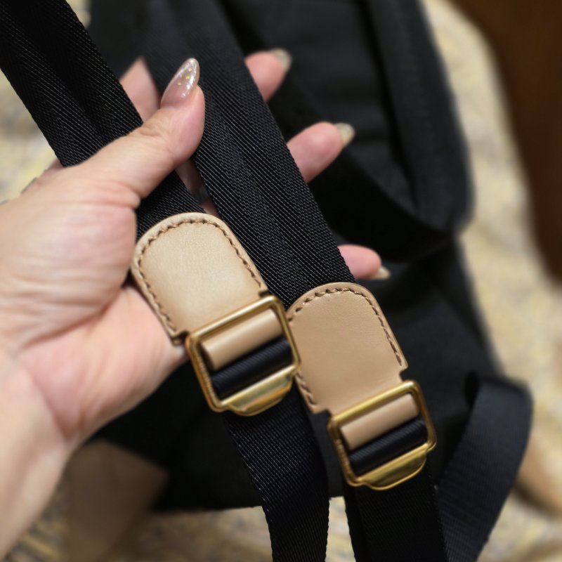BURBERRY中款 奶茶色滿版logo肩背包 後背包-33