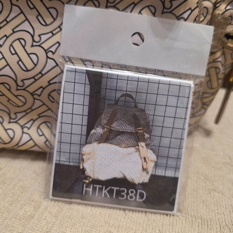 BURBERRY中款 奶茶色滿版logo肩背包 後背包-37