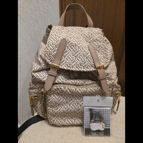 BURBERRY中款 奶茶色滿版logo肩背包 後背包