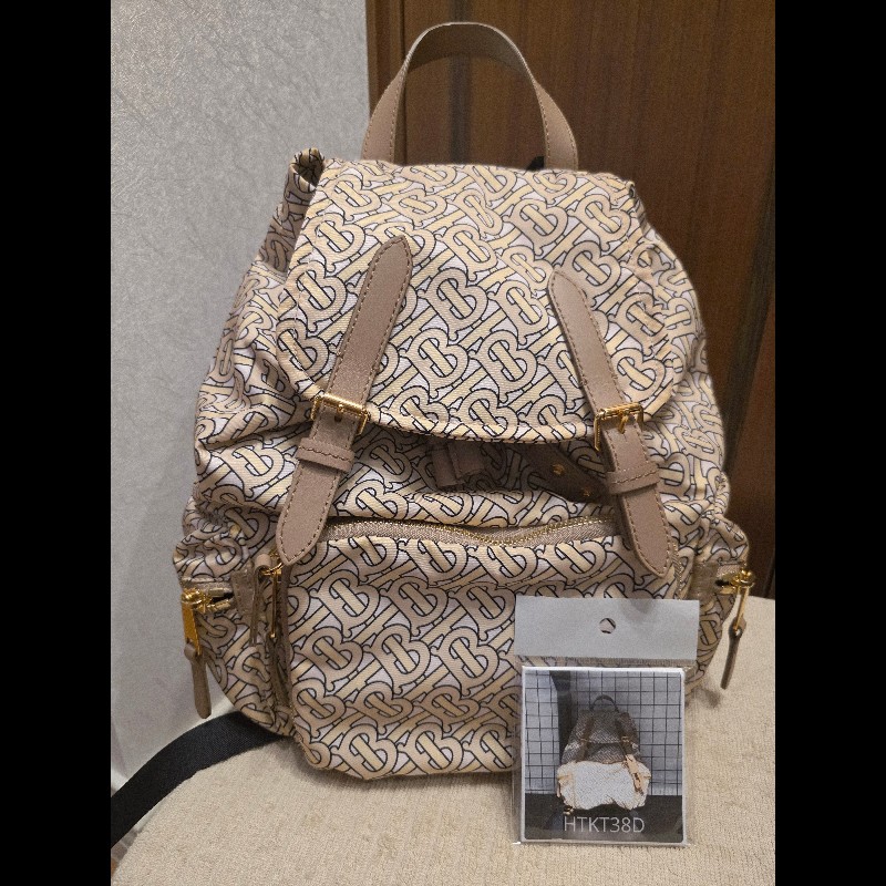 BURBERRY中款 奶茶色滿版logo肩背包 後背包-0
