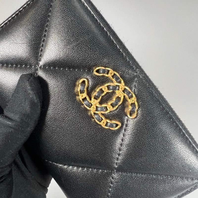 CHANEL 19ㄇ拉中夾 黑羊皮 晶片款-7