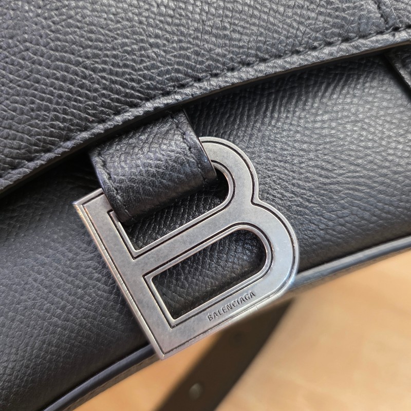 [超甜出清品項🥰] Balenciaga 黑牛皮霧銀釦DownTown斜背沙漏包-6