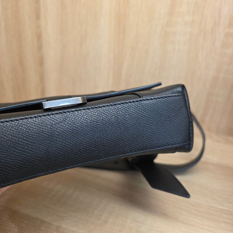 [超甜出清品項🥰] Balenciaga 黑牛皮霧銀釦DownTown斜背沙漏包-10