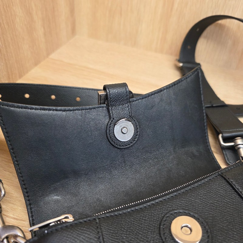 [超甜出清品項🥰] Balenciaga 黑牛皮霧銀釦DownTown斜背沙漏包-11