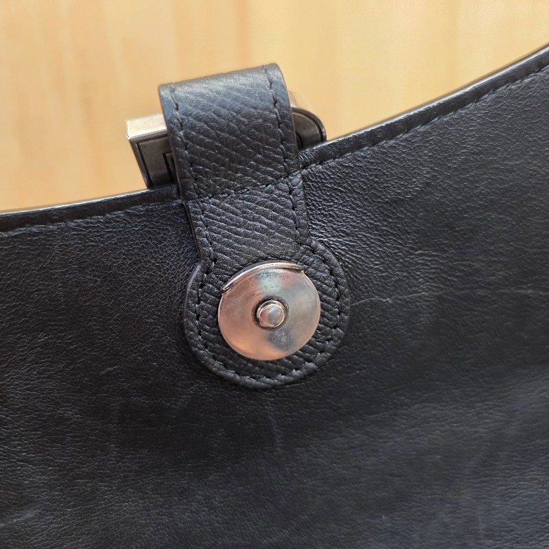 [超甜出清品項🥰] Balenciaga 黑牛皮霧銀釦DownTown斜背沙漏包-13