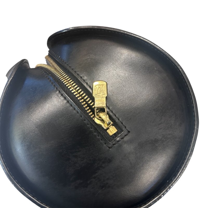 LV黑色水波紋圓桶手提包-9