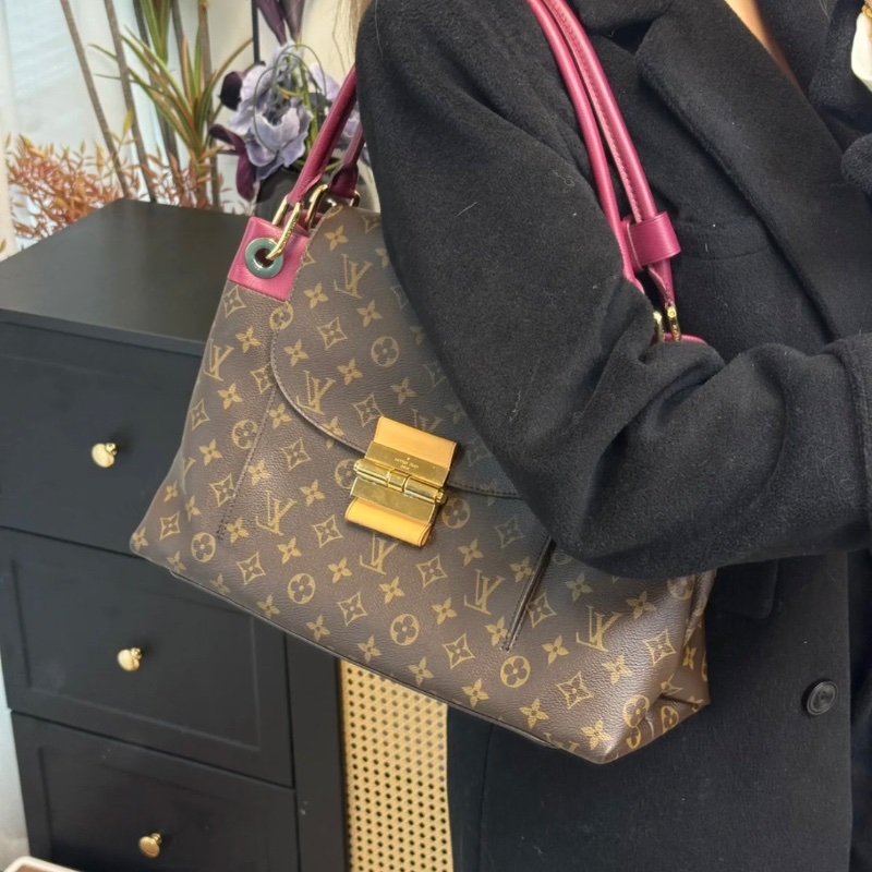 LV olympe系列老花拼皮 腋下包 38.5*14*25cm 98新配件塵袋-1