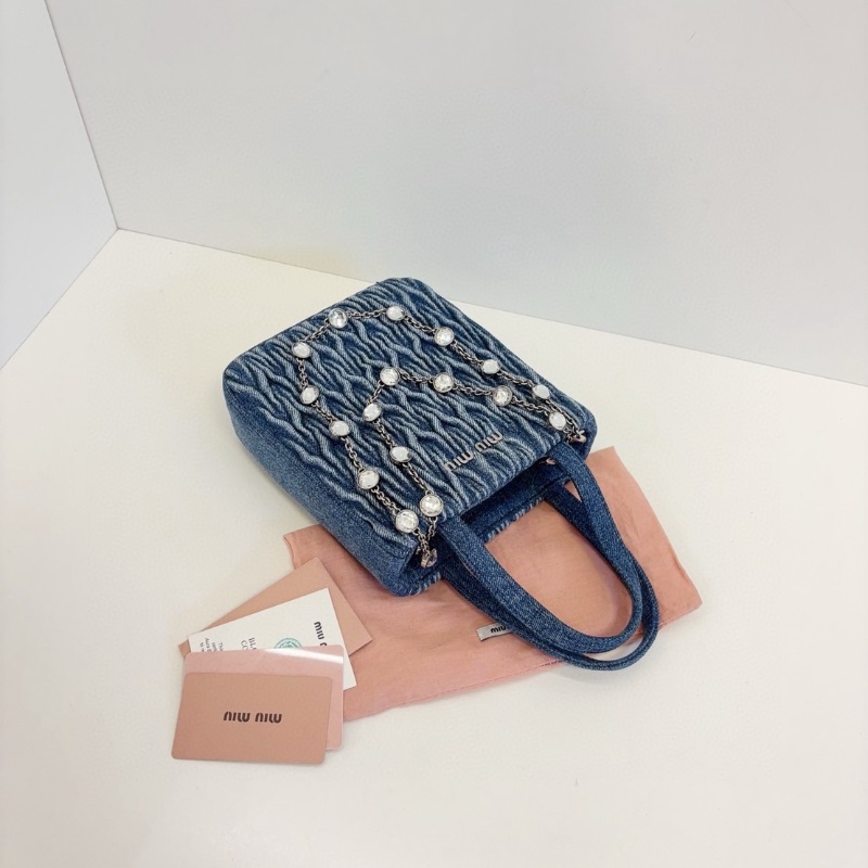 MiuMiu 牛仔帆布藍 鑽石mini tote琴譜包 16*18*5  98新配件塵袋-6