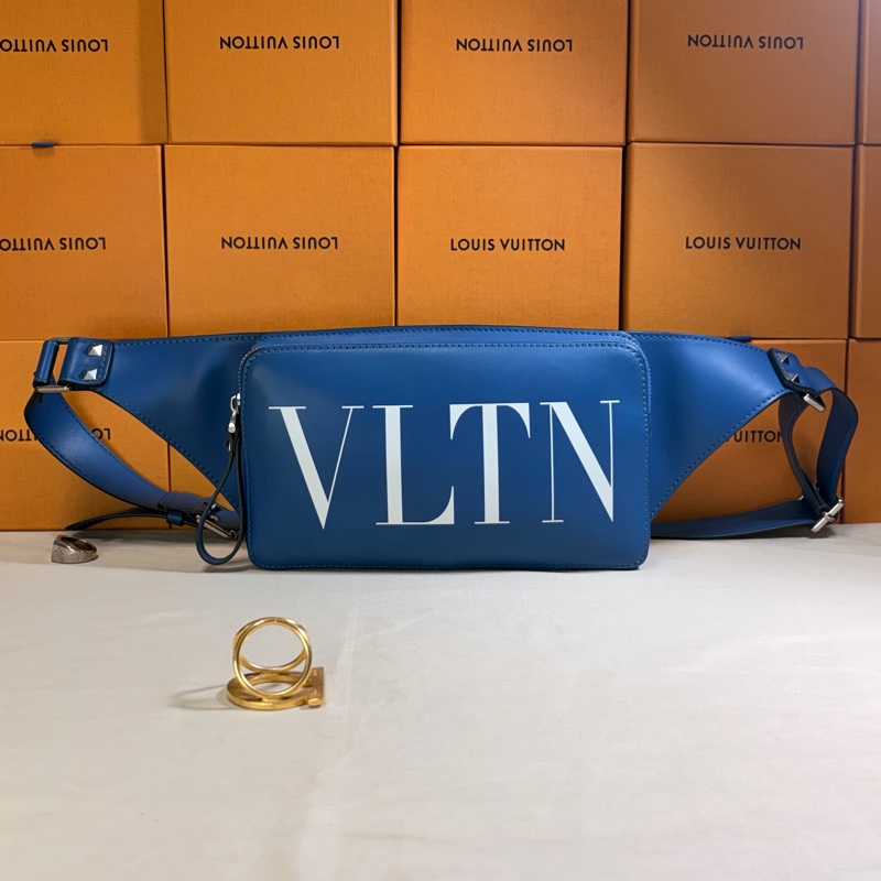 ‼️全台最甜 Valentino 藍白縮寫logo 大腰包 胸包-2