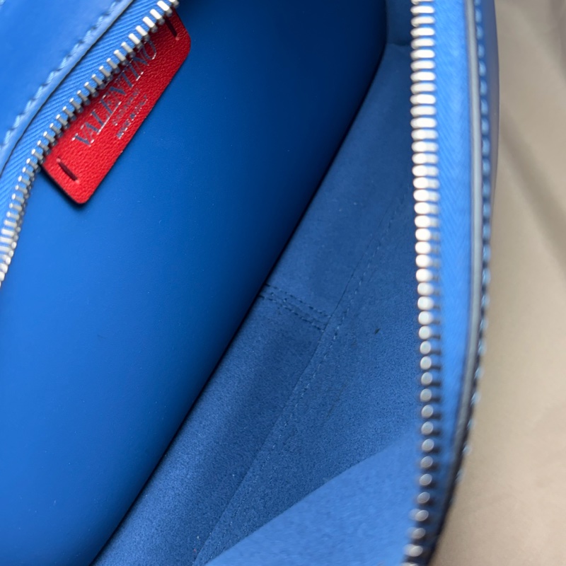 ‼️全台最甜 Valentino 藍白縮寫logo 大腰包 胸包-8