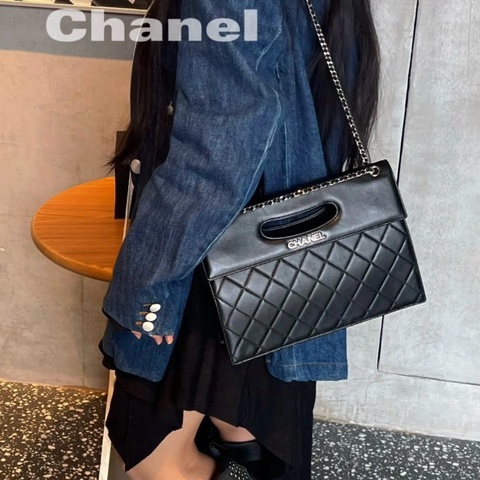 Chanel 黑銀菱格橫版鏈條包 29*21*7  98新配件塵袋