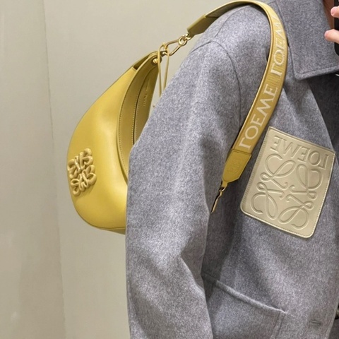 Loewe限量藝術家合作款 黃釉色Luna月牙包 27*13*6  全新配件塵袋