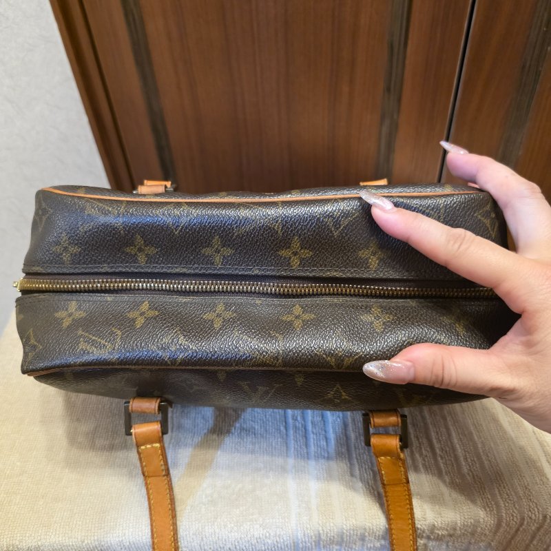 Louis Vuitton LV原花 可愛 開口笑 微笑包 肩背包 腋下包-21