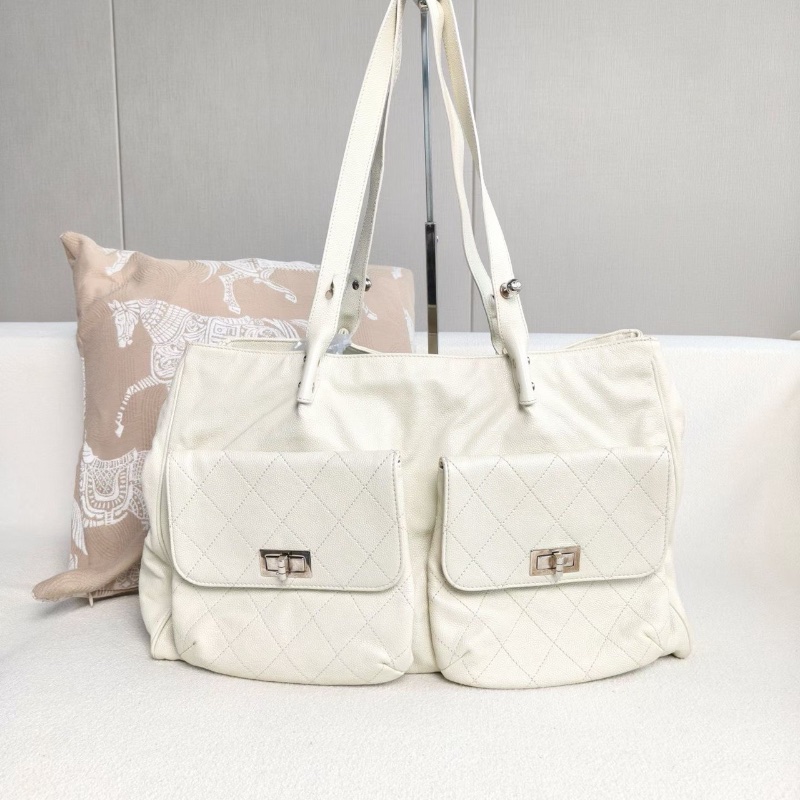 Chanel 2.55雙子星肩背包奶白色 銀扣 荔枝皮 45*30*15  98新配件塵袋-1