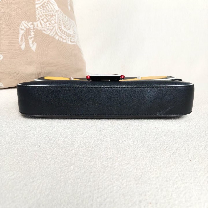 Fendi 小怪獸法棍包 牛皮27*15*4.5 98新肩帶塵袋-4