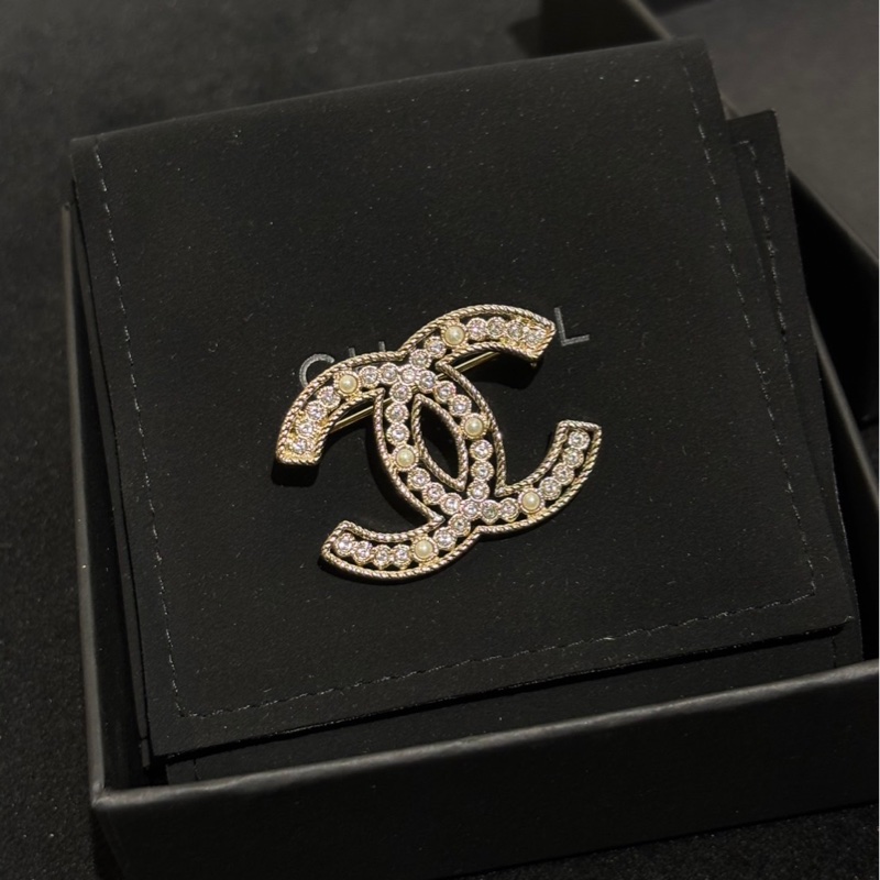 Chanel 員購胸針 小型 珍珠 水鑽-0
