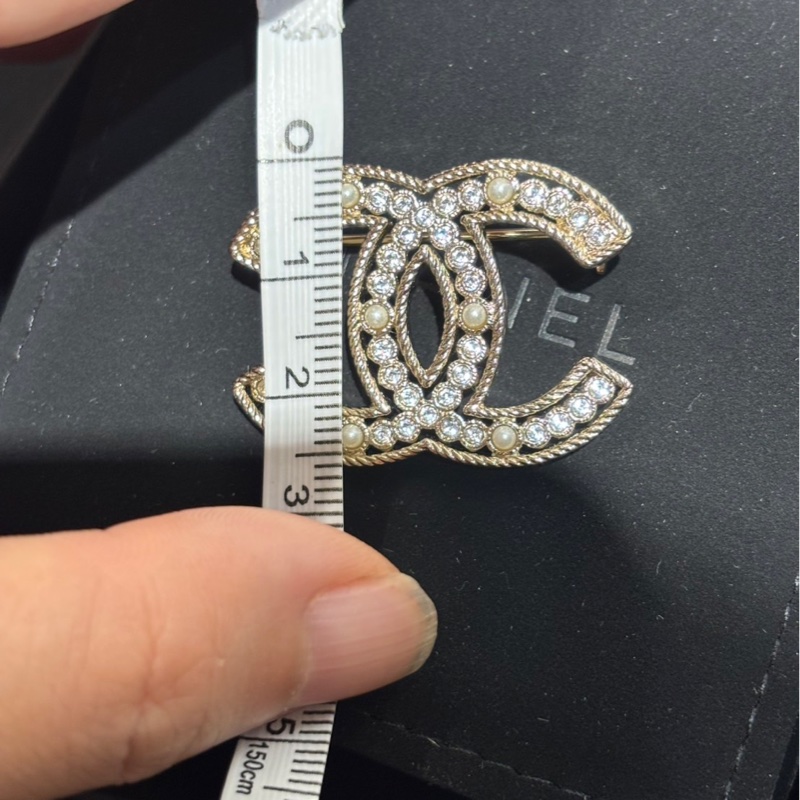 Chanel 員購胸針 小型 珍珠 水鑽-1