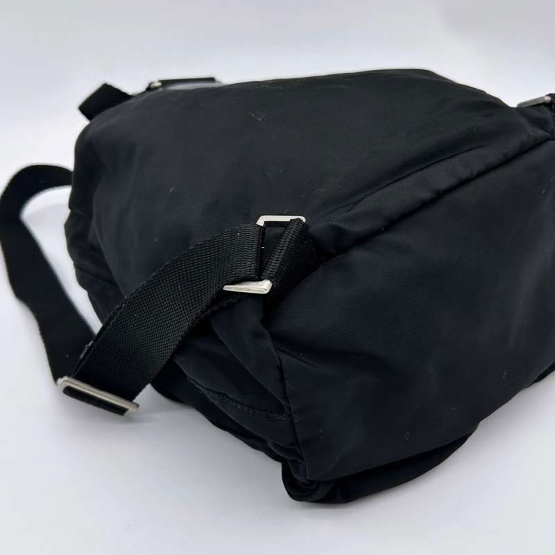 「JL精品代購」Prada黑銀小號降落傘尼龍雙肩包-9