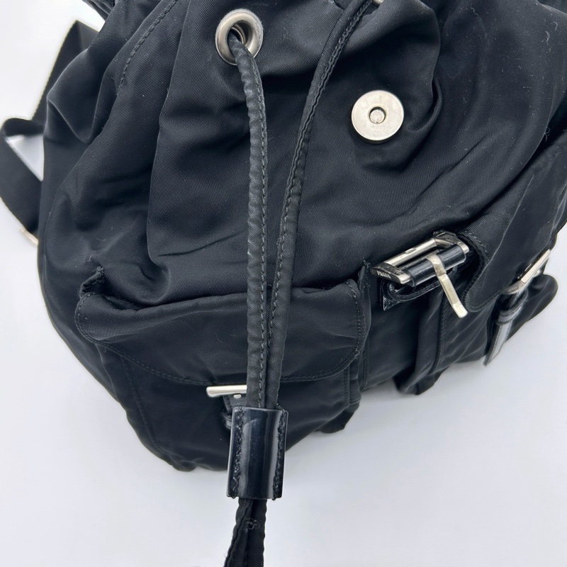 「JL精品代購」Prada黑銀小號降落傘尼龍雙肩包-14