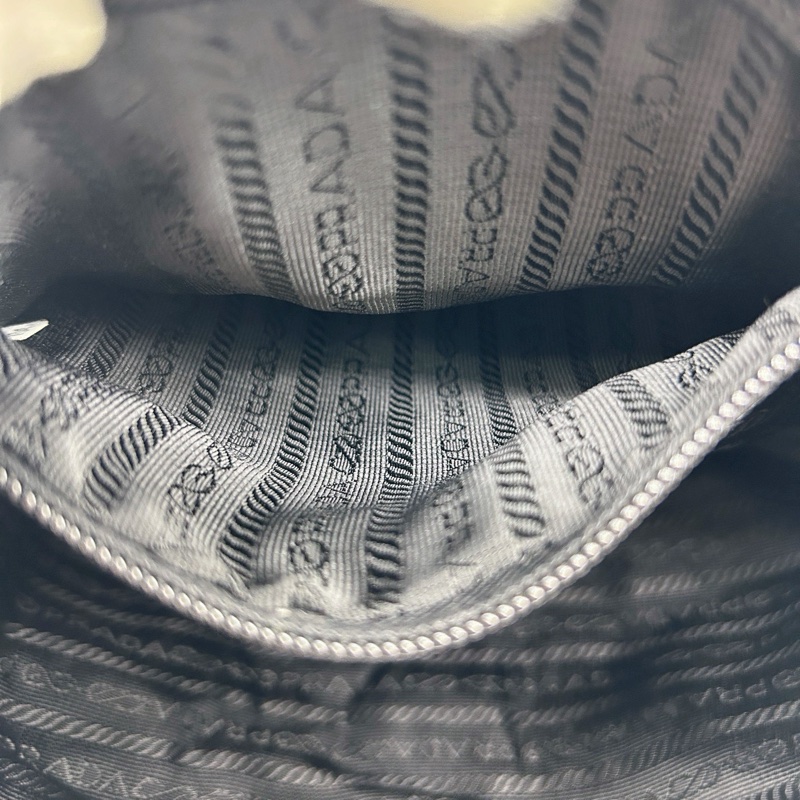 「JL精品代購」Prada黑銀小號降落傘尼龍雙肩包-16