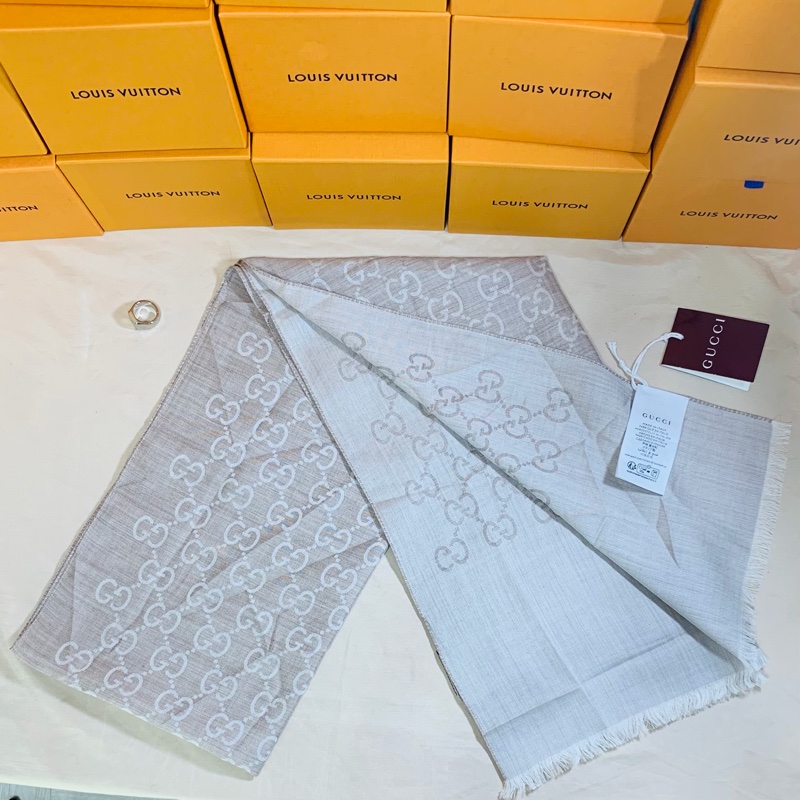 ‼️最後一條 全台最甜 全新含吊牌 Gucci 古馳 燕麥老花滿版雙色羊毛圍巾 披肩-0