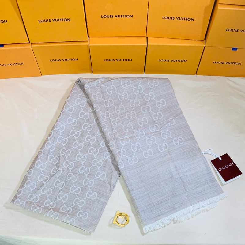 ‼️最後一條 全台最甜 全新含吊牌 Gucci 古馳 燕麥老花滿版雙色羊毛圍巾 披肩-2