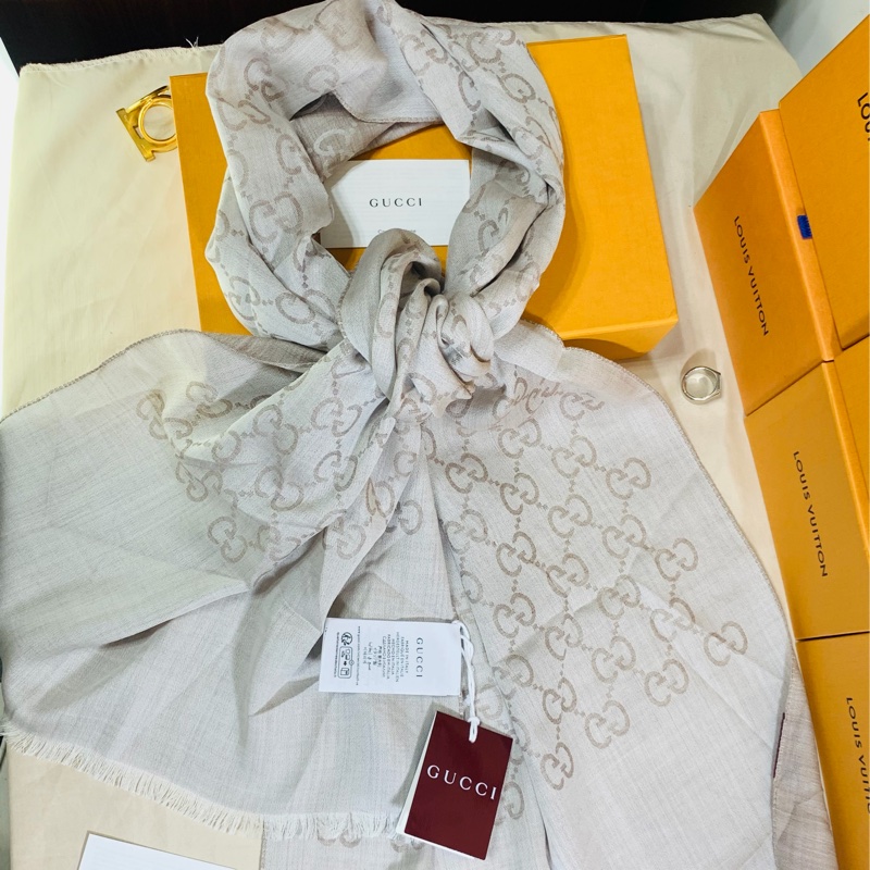 ‼️最後一條 全台最甜 全新含吊牌 Gucci 古馳 燕麥老花滿版雙色羊毛圍巾 披肩-5