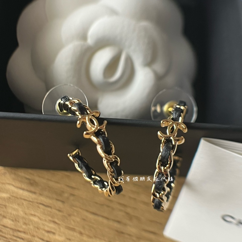《我有個朋友在代購》香奈兒迷你穿皮鏈耳環-0