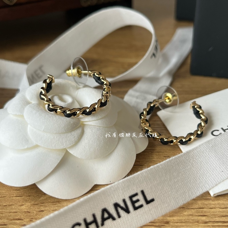 《我有個朋友在代購》香奈兒迷你穿皮鏈耳環-2