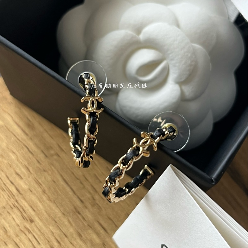 《我有個朋友在代購》香奈兒迷你穿皮鏈耳環-3