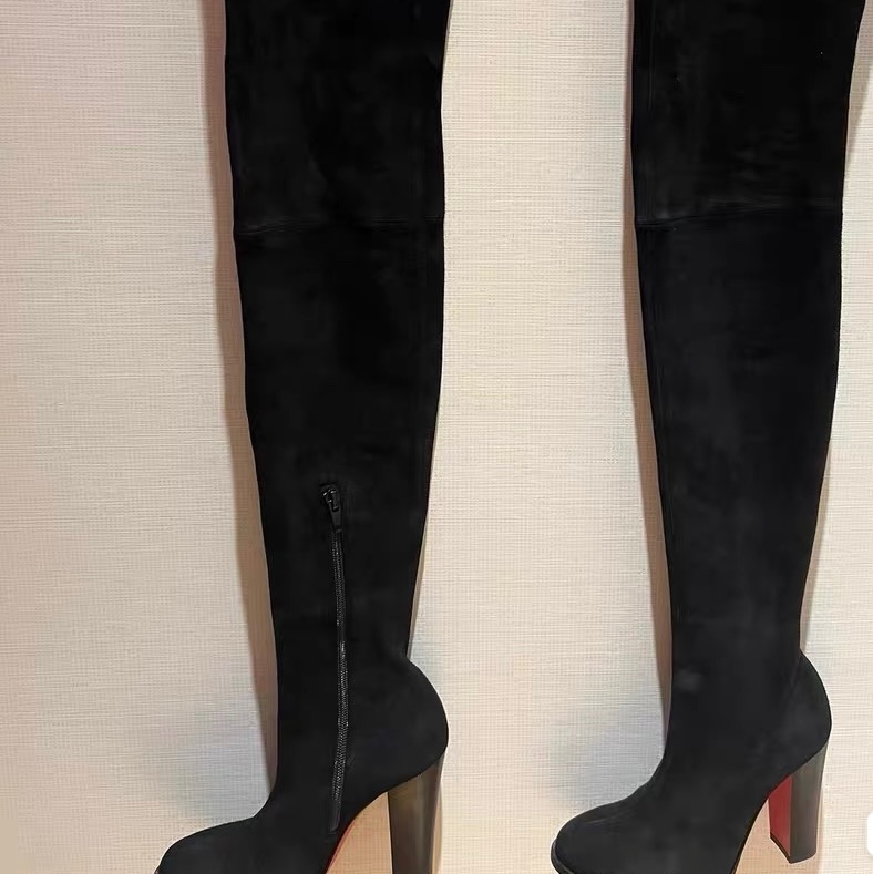 Christian Louboutin过膝靴尺码36码半偏小,跟高10.5-3