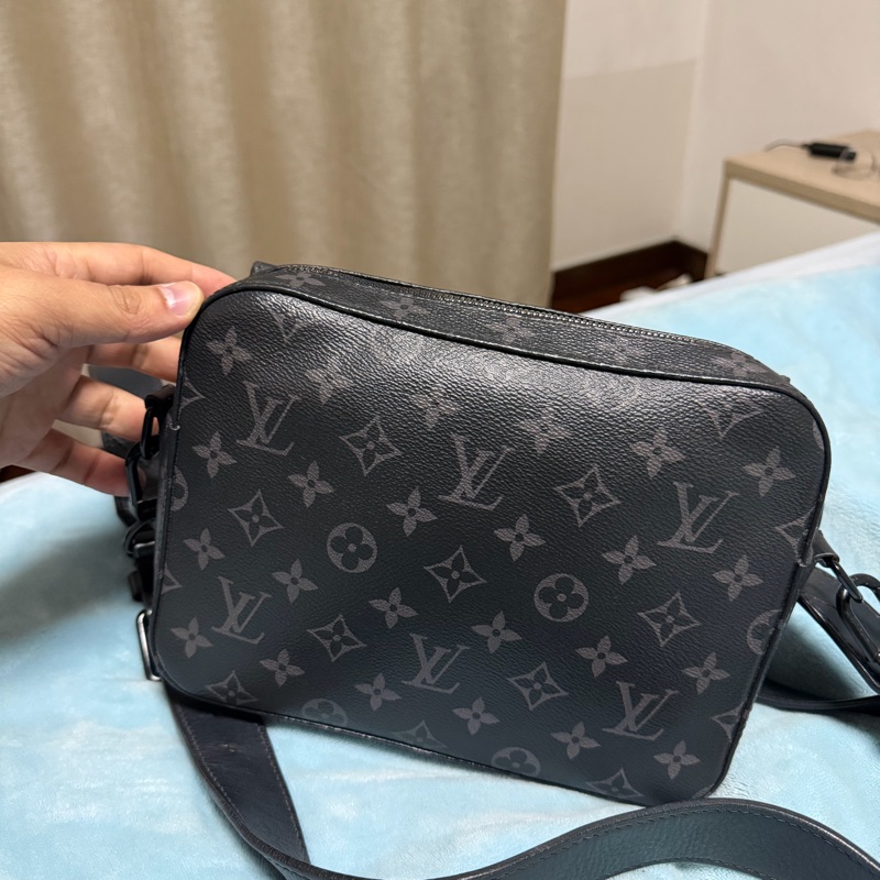 Lv黑色老花STEAMER 郵差包（M45585）新片款-1