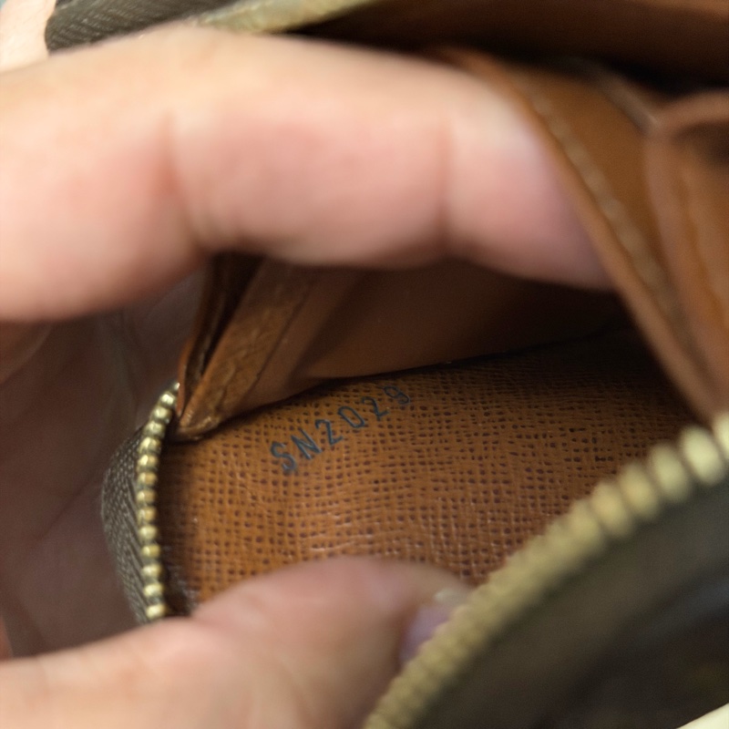 Lv經典老花零錢包（M60067)-8